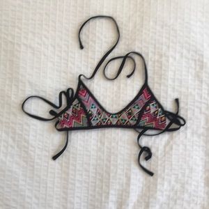 Patterned strappy bikini top